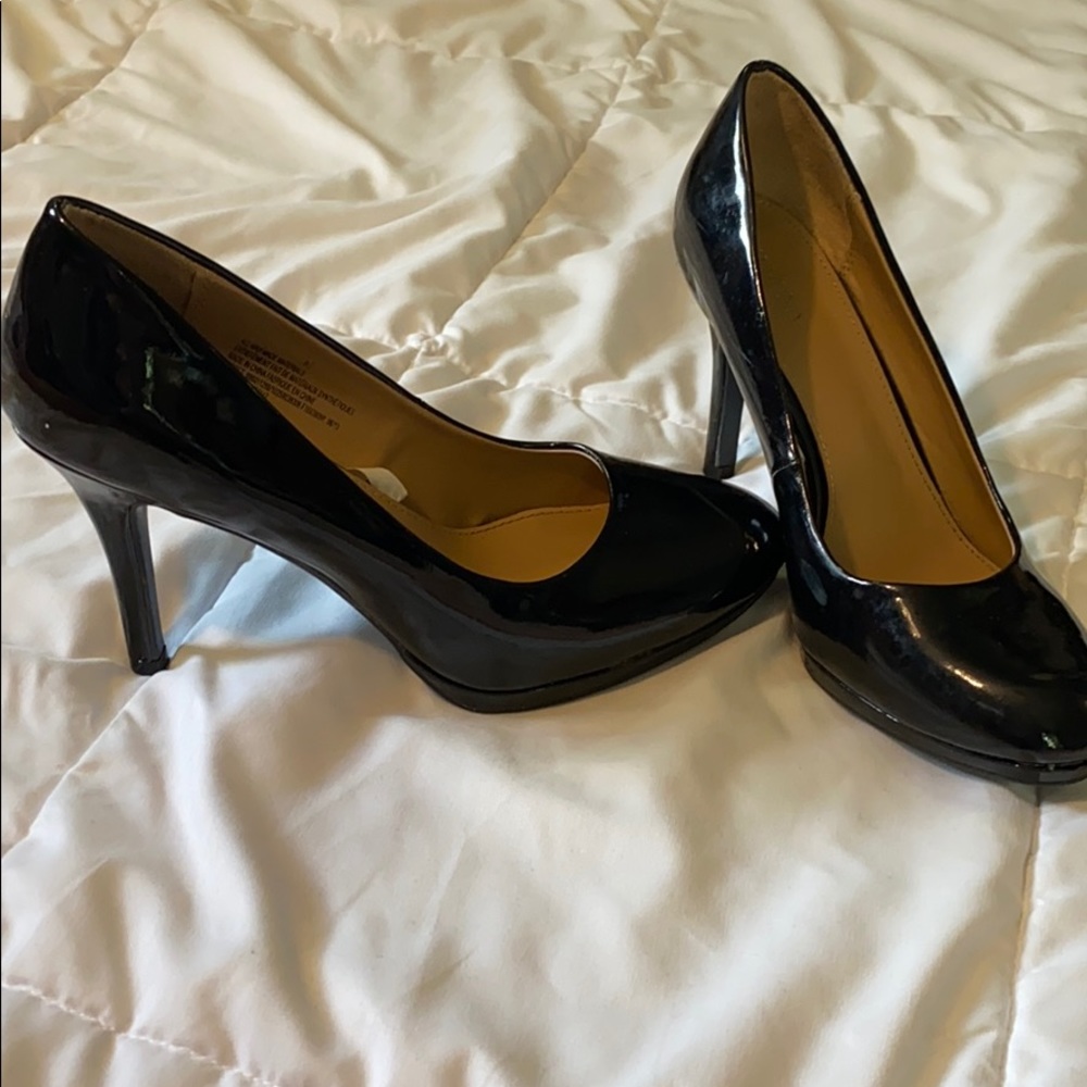 Shiny black Merona high heels